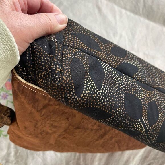 Quilted artisan embroidered Chic-a-dee double handle satchel. - Picture 5 of 8